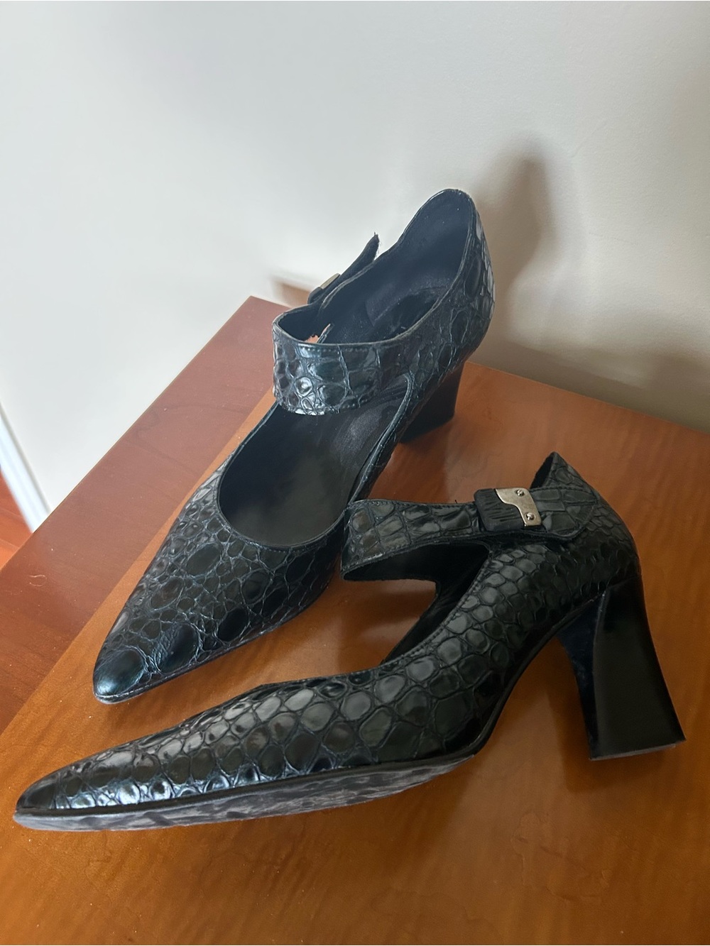 Beautiful heels - Picture 2 of 3